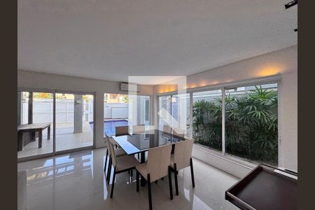 Sala de casa de condomínio à venda com 4 quartos, 290m² em Vargem Grande, Rio de Janeiro