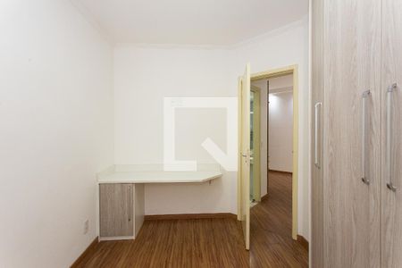 Quarto 2 de apartamento para alugar com 2 quartos, 52m² em Jardim Henriqueta, Taboão da Serra