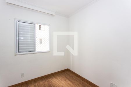 Quarto 2 de apartamento para alugar com 2 quartos, 52m² em Jardim Henriqueta, Taboão da Serra