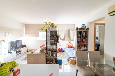 Sala de apartamento à venda com 2 quartos, 65m² em Tristeza, Porto Alegre