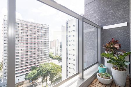 Varanda de kitnet/studio para alugar com 1 quarto, 24m² em Indianópolis, São Paulo