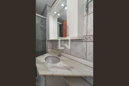 Banheiro de apartamento para alugar com 1 quarto, 50m² em Jardim do Salso, Porto Alegre