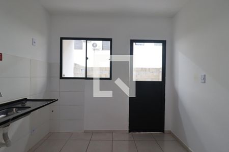 Cozinha de casa de condomínio para alugar com 2 quartos, 68m² em Parque Residencial Candido Portinari, Ribeirão Preto