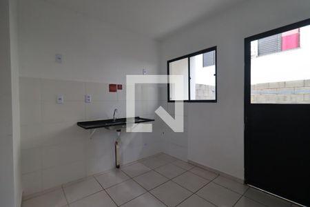 Cozinha de casa de condomínio para alugar com 2 quartos, 68m² em Parque Residencial Candido Portinari, Ribeirão Preto