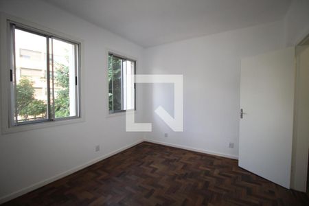 Quarto 1 de apartamento para alugar com 3 quartos, 74m² em Santa Cecília, Porto Alegre