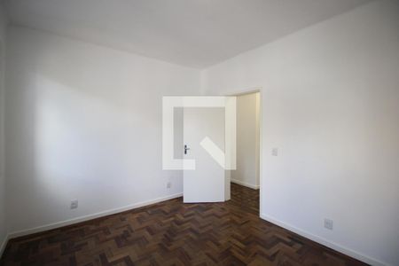 Quarto 1 de apartamento para alugar com 3 quartos, 74m² em Santa Cecília, Porto Alegre