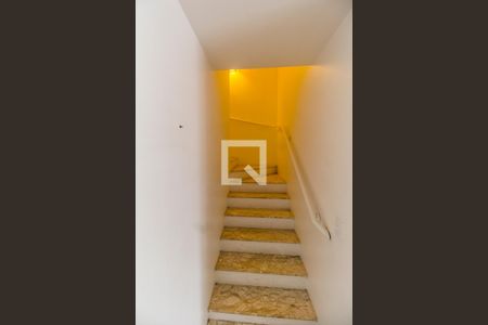 Escada de casa de condomínio para alugar com 3 quartos, 260m² em Tamboré, Santana de Parnaíba