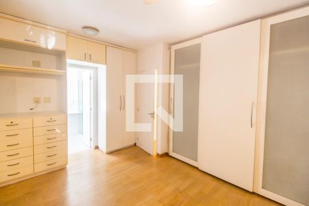 Suíte de casa de condomínio para alugar com 3 quartos, 260m² em Tamboré, Santana de Parnaíba