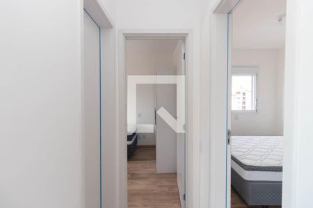 Corredor dos Quartos de apartamento para alugar com 2 quartos, 42m² em Vila Mazzei, São Paulo