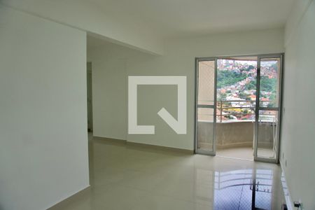 Apartamento para alugar com 3 quartos, 77m² em Estoril, Belo Horizonte
