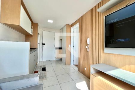 Sala de apartamento para alugar com 1 quarto, 27m² em Jardim Itacolomi, São Paulo