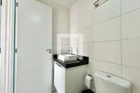 Banheiro da Suíte de apartamento para alugar com 1 quarto, 27m² em Jardim Itacolomi, São Paulo