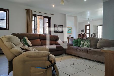 Sala de casa para alugar com 3 quartos, 700m² em Pechincha, Rio de Janeiro