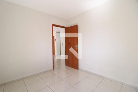Quarto 1 de apartamento para alugar com 2 quartos, 45m² em Jardim Ipanema, Uberlândia