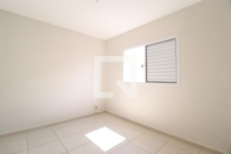 Quarto 1 de apartamento para alugar com 2 quartos, 45m² em Jardim Ipanema, Uberlândia