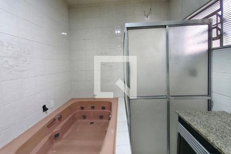 Banheiro Suíte de casa para alugar com 4 quartos, 200m² em Jardim Garcia, Campinas