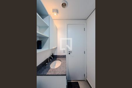 Banheiro de kitnet/studio para alugar com 1 quarto, 24m² em Liberdade, São Paulo