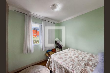Quarto simples com cama e móveis simples, com vista para a rua. de apartamento à venda com 3 quartos, 64m² em Paulicéia, São Bernardo do Campo