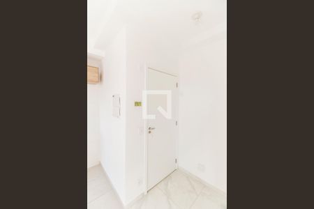 Entrada de apartamento para alugar com 1 quarto, 41m² em Jardim Tupanci, Barueri