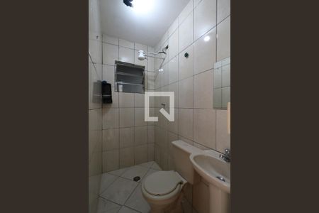 Banheiro de casa para alugar com 2 quartos, 60m² em Piraporinha, Diadema