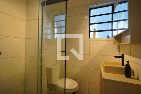Banheiro de apartamento à venda com 2 quartos, 65m² em Nonoai, Porto Alegre