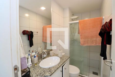 Banheiro de apartamento para alugar com 1 quarto, 52m² em Caminho das Árvores, Salvador