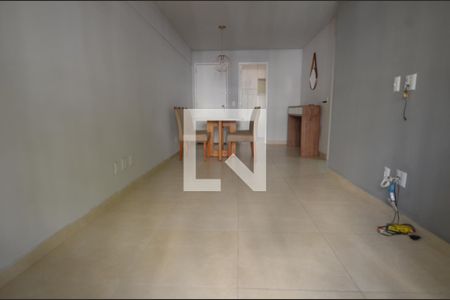 Sala de apartamento para alugar com 3 quartos, 68m² em Jardim Sulacap, Rio de Janeiro