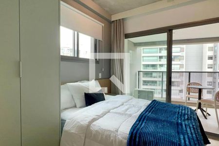 Quarto com cama simples, com vista para a cidade, com móveis simples e com pouca iluminação. de apartamento à venda com 1 quarto, 24m² em Pompeia, São Paulo
