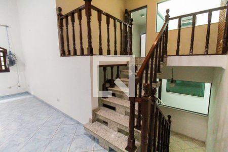 Escada de casa para alugar com 5 quartos, 322m² em Jardim Pedro José Nunes, São Paulo