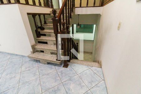 Escada de casa para alugar com 5 quartos, 322m² em Jardim Pedro José Nunes, São Paulo