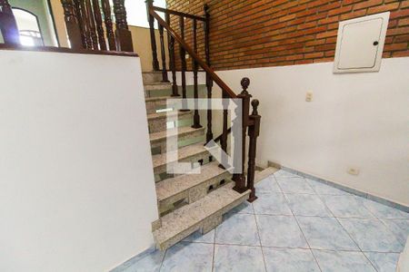 Escada de casa para alugar com 5 quartos, 322m² em Jardim Pedro José Nunes, São Paulo