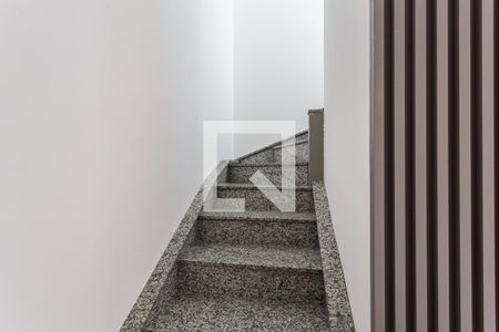 Escada de apartamento para alugar com 2 quartos, 85m² em Indianópolis, São Paulo