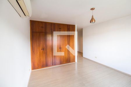 Suíte master de casa de condomínio para alugar com 4 quartos, 490m² em Alphaville, Santana de Parnaíba