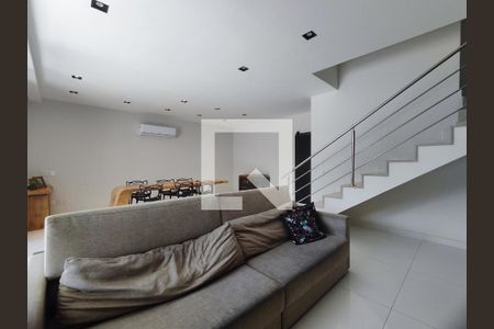 Sala de casa de condomínio à venda com 3 quartos, 372m² em Recreio dos Bandeirantes, Rio de Janeiro