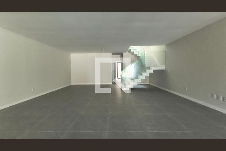 Sala de casa de condomínio para alugar com 4 quartos, 510m² em Barra da Tijuca, Rio de Janeiro