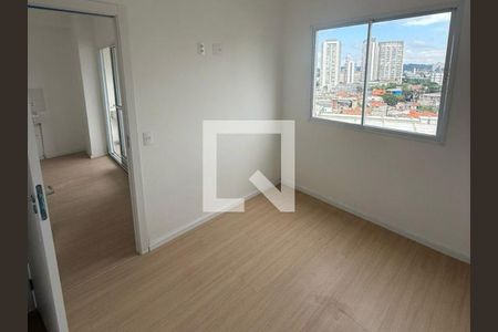 Vista da cidade desde uma varanda com piso de madeira e janelas grandes, iluminada por luz natural e com um nível de decoração básico. de apartamento à venda com 1 quarto, 67m² em Santo Amaro, São Paulo