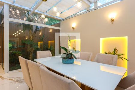 Sala de casa de condomínio à venda com 4 quartos, 347m² em Real Parque, São Paulo