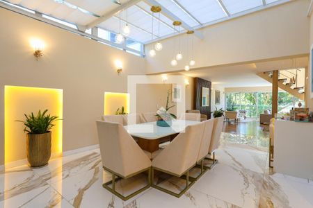 Sala de casa de condomínio à venda com 4 quartos, 347m² em Real Parque, São Paulo