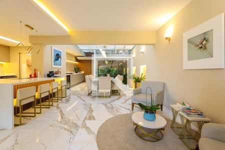 Sala de casa de condomínio à venda com 4 quartos, 347m² em Real Parque, São Paulo