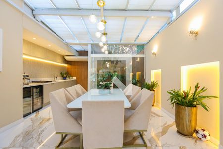 Sala de casa de condomínio à venda com 4 quartos, 347m² em Real Parque, São Paulo