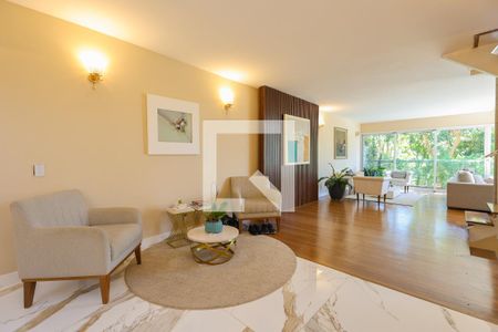 Sala de casa de condomínio à venda com 4 quartos, 347m² em Real Parque, São Paulo