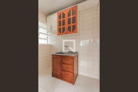Cozinha e Área de Serviço de kitnet/studio para alugar com 1 quarto, 27m² em Vila Ipiranga, Porto Alegre