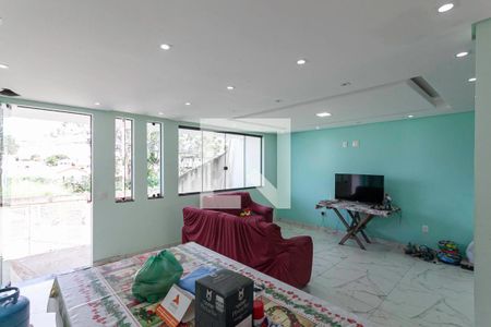 Sala de casa à venda com 4 quartos, 170m² em Parque Xangri-lá, Contagem