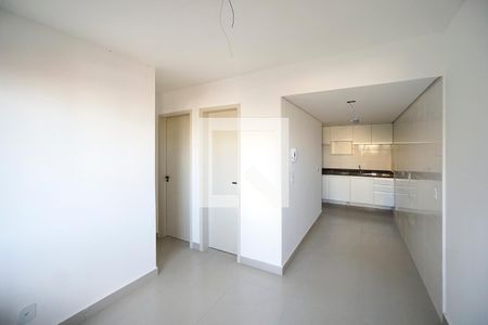 Sala e cozinha de apartamento para alugar com 2 quartos, 41m² em Vila Esperança, São Paulo
