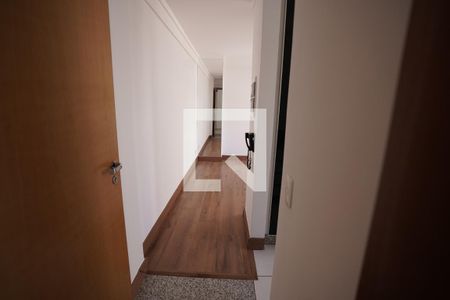 Corredor de apartamento para alugar com 2 quartos, 55m² em Setor Bueno, Goiânia