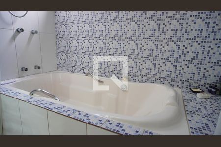 Banheiro suite 1 de casa à venda com 4 quartos, 353m² em Morro Santana, Porto Alegre