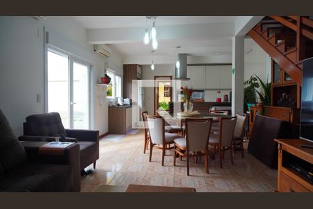 Sala  de casa à venda com 4 quartos, 353m² em Morro Santana, Porto Alegre