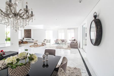 Sala  de casa de condomínio à venda com 5 quartos, 462m² em Colinas da Anhanguera, Santana de Parnaíba