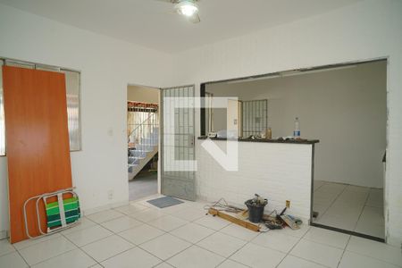 Sala de casa para alugar com 3 quartos, 360m² em Pindobas, Maricá