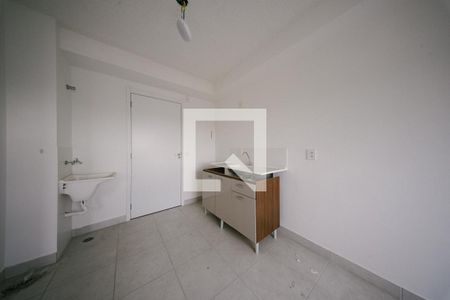 Sala/Cozinha e Área de Serviço de apartamento para alugar com 2 quartos, 32m² em Engenheiro Goulart, São Paulo